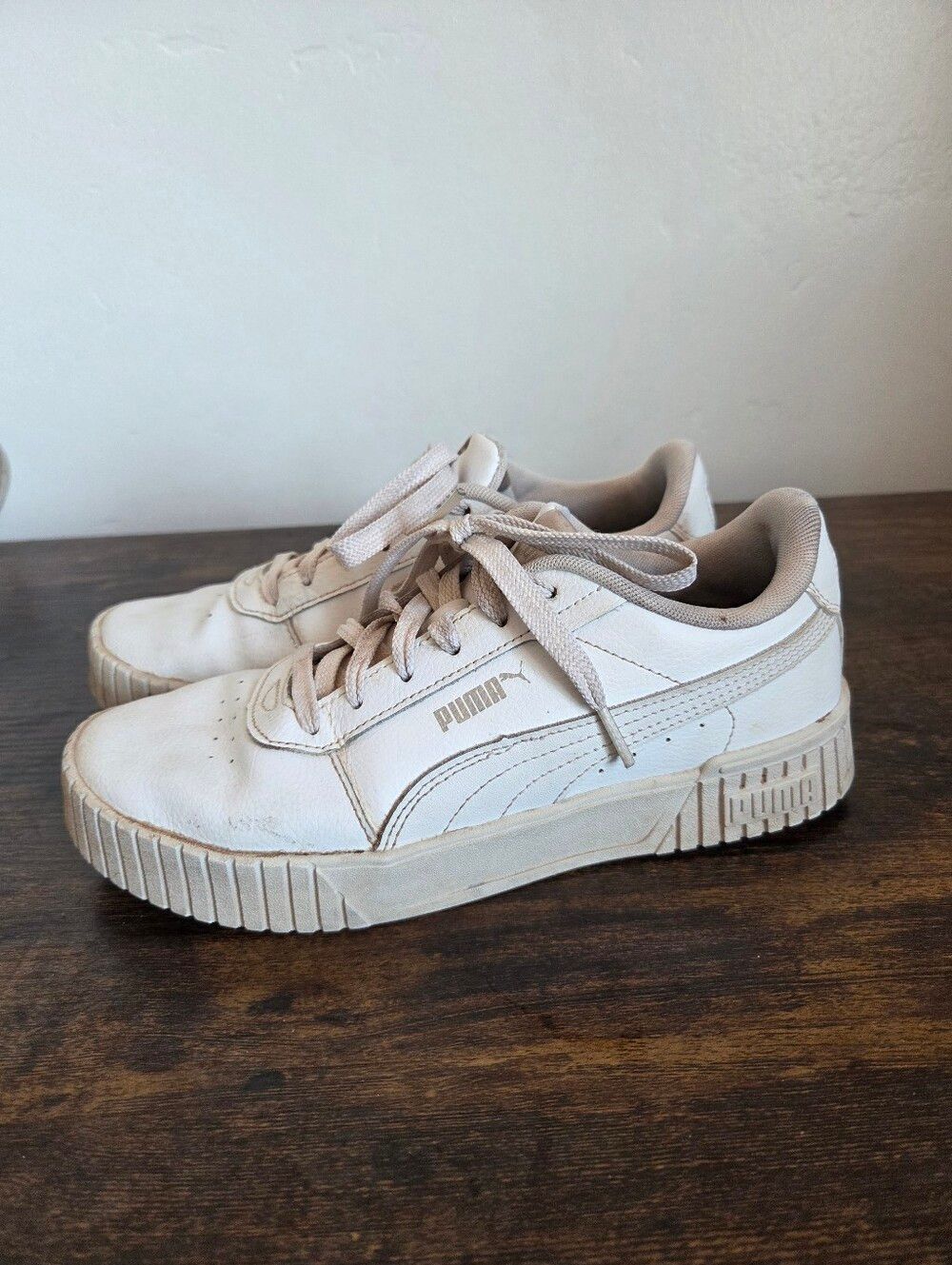 Puma Carina 2.0 White Sneaker Platform Tennis Prep Leather Sporty Athletic 7.5